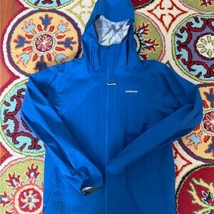 Patagonia Men’s Raincoat/Wind Breaker Blue Outdoor Jacket